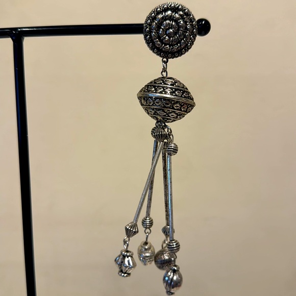 Vintage Dalessio Design Chicago Long Silver Tone Dangle Earrings Clip On - Picture 4 of 7